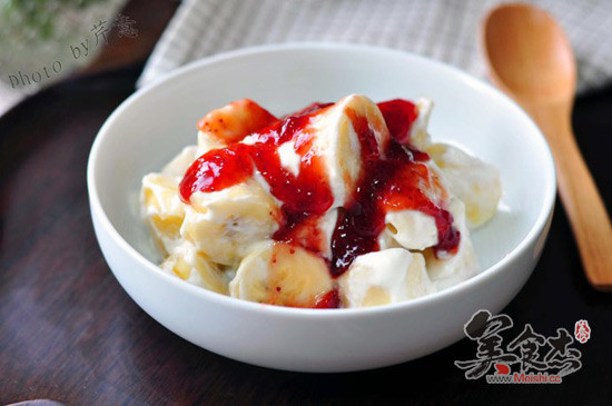 Yogurt Banana with Strawberry Jam recipe