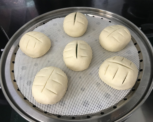 Spinach and Black Sesame Two-color Steamed Buns recipe