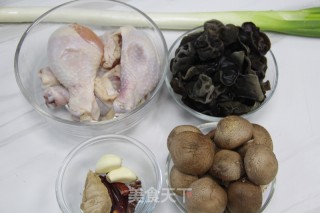 A Delicacy for Entertaining Guests-chicken Legs Stewed with Mushrooms recipe