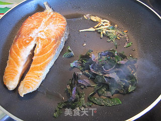 Fried Salmon with Basil recipe