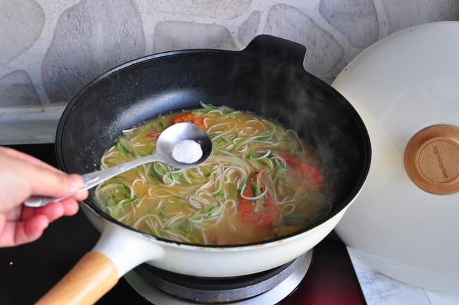 Hot Noodle Soup with Shredded Shrimp and Carrot recipe