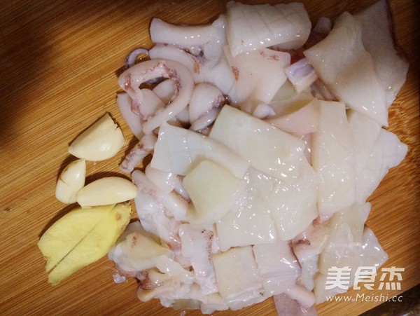 Fried Squid with Celery recipe