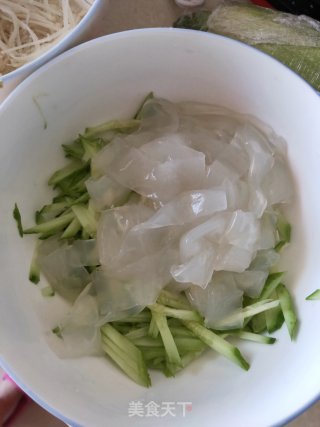 Cold Cucumber Peeled Enoki Mushroom recipe