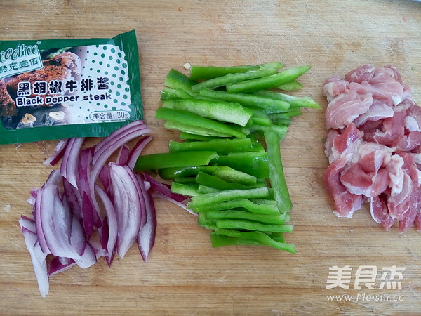 Stir-fried Spaghetti with Beef and Black Pepper recipe