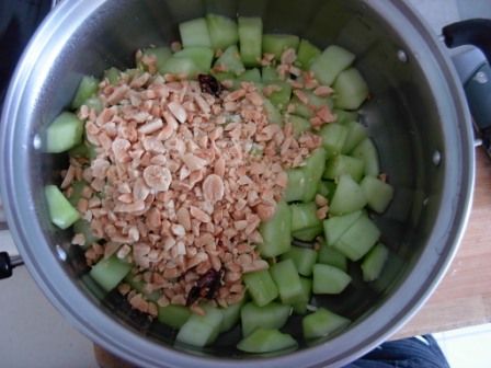 Peanuts Mixed with Cucumber recipe