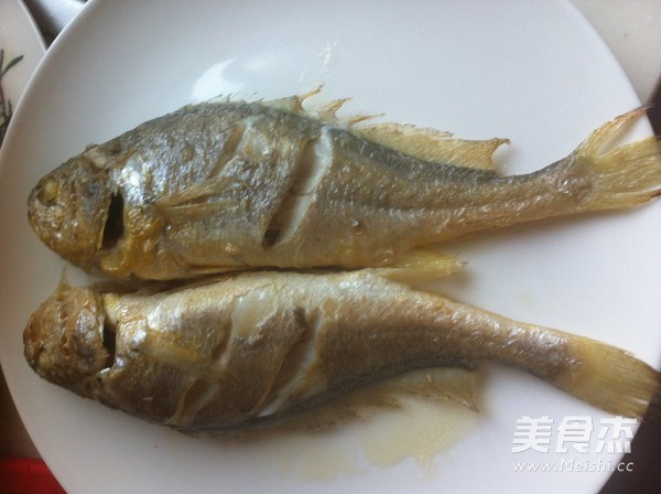 Fried and Steamed Small Yellow Croaker recipe