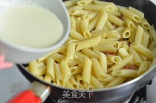 Convenient and Delicious Pasta without Frying White Sauce-bacon White Sauce Pasta recipe