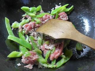 Stir-fried Beef Slices with Hot Pepper recipe