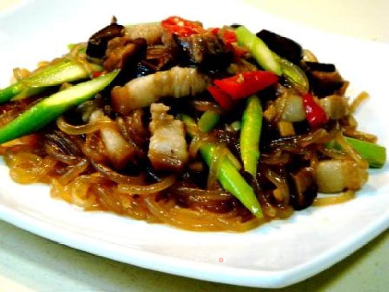 Braised Vermicelli with Asparagus and Mushrooms recipe