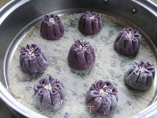 Nutritious Breakfast-black Rice Bean Paste Chrysanthemum Buns recipe