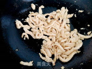 Stir-fried Mushrooms with Shredded Chicken recipe