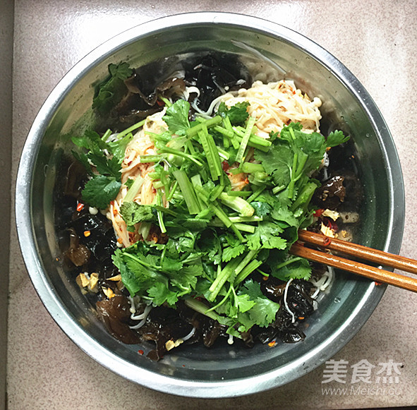 Enoki Mushroom Stir with Black Fungus recipe