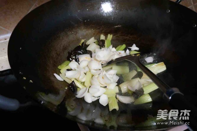 Stir-fried Celery with Fungus and Lily recipe