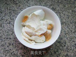 Boiled Tofu with Salted Duck Eggs, Seafood and Mushrooms recipe