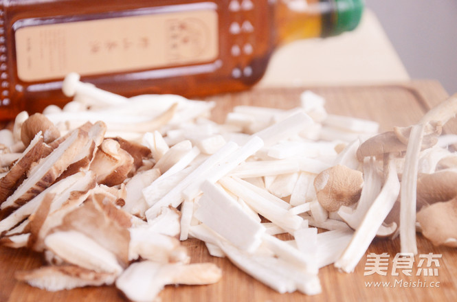 Weishan Commune Liuyang Dishes: Tea Oil Braised Miscellaneous Fungi recipe