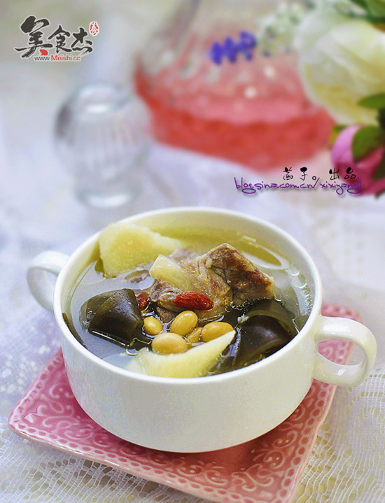 Seaweed and Yam Pork Ribs Soup recipe