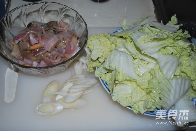 Stir-fried Cabbage with Swan Eggshell recipe