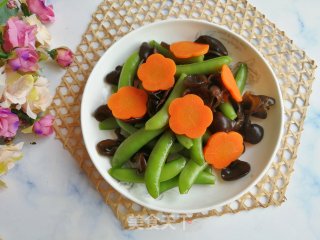 Cold Black Fungus and Sweet Beans recipe