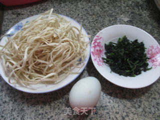 Dried Noodle Soup with Duck Egg and Cabbage Core recipe