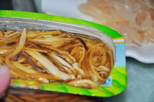 Enoki Mushroom Mixed with Jellyfish recipe