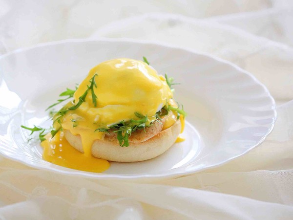 Eggs Benedict (with English Muffins) recipe