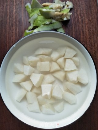 Bitter Chrysanthemum Mixed with Pear recipe
