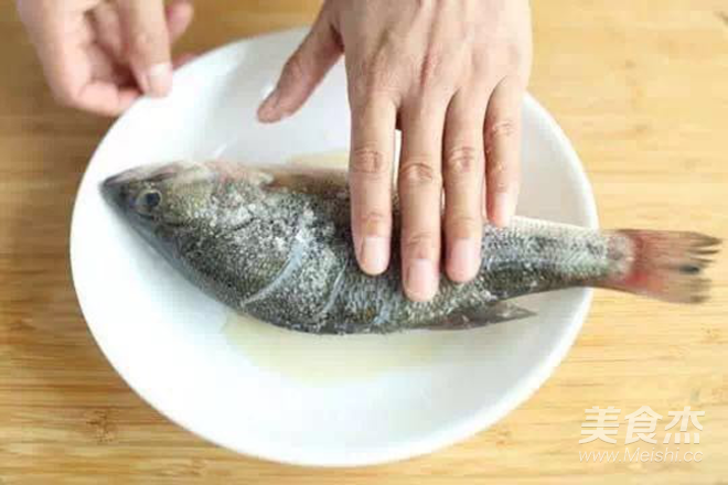 Braised Fish with Garlic Knife recipe