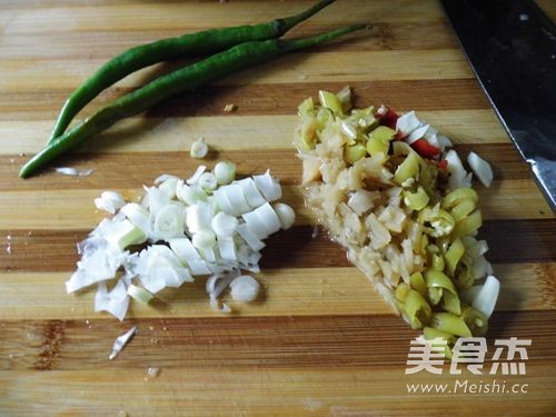 Pickled Pepper Sweet and Sour Wuchang Fish recipe