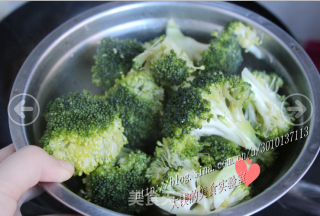 Simple and Delicious Diet Dish-garlic Broccoli recipe