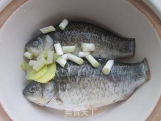 Papaya, Wolfberry and Crucian Carp Soup recipe