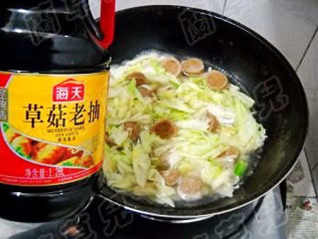 Braised Cabbage with Meatballs in Pot recipe