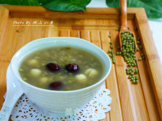 Mung Bean and Lotus Seed Soup recipe