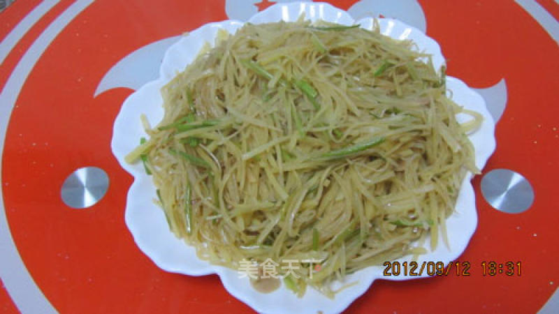 Stir-fried Potato Shreds with Coriander recipe