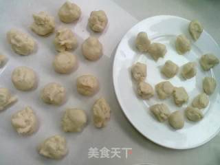 Celebrating The Mid-autumn Festival——red Bean Paste Chrysanthemum Crisp recipe