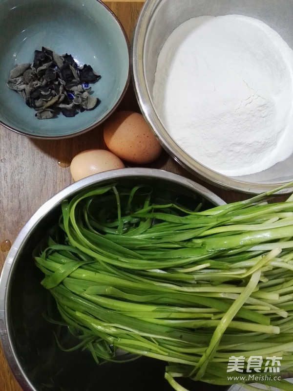 Eggs, Fungus, Chives Box recipe