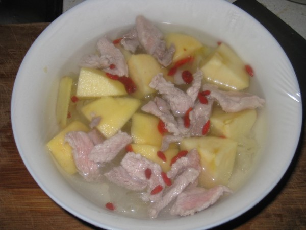 Apple Tremella Lean Meat Soup recipe