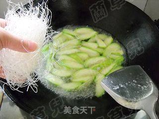 Twisted Loofah Vermicelli Soup recipe