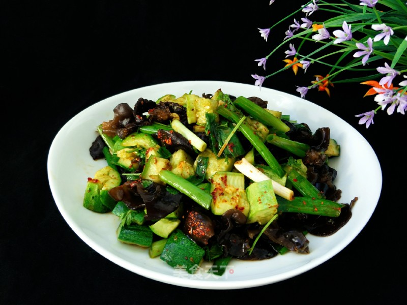 Green Onion Fungus Mixed with Cucumber recipe