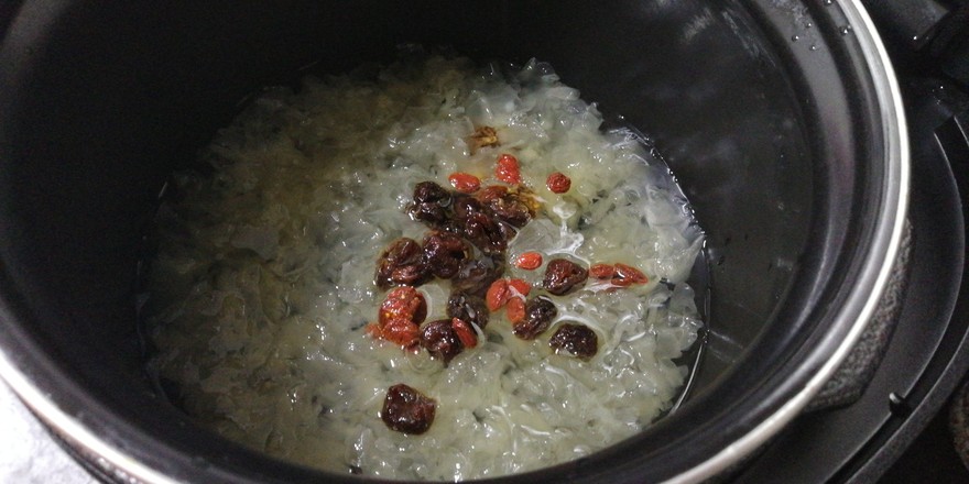 Longan and Tremella Soup recipe