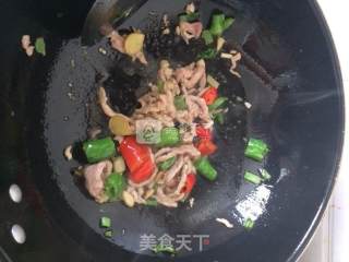 Stir-fried Grilled Wheat Bran with Shredded Pork recipe