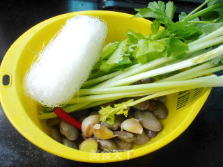 Celery Vermicelli Flower Clam Soup recipe