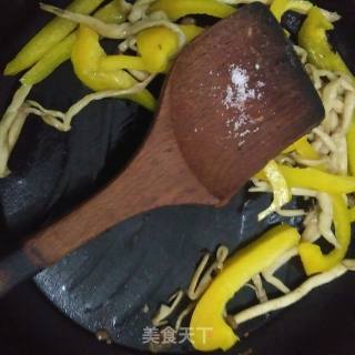 Stir-fried Crab Mushroom with Colored Pepper recipe