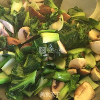 Stir-fried Vegetables with Double Mushrooms recipe