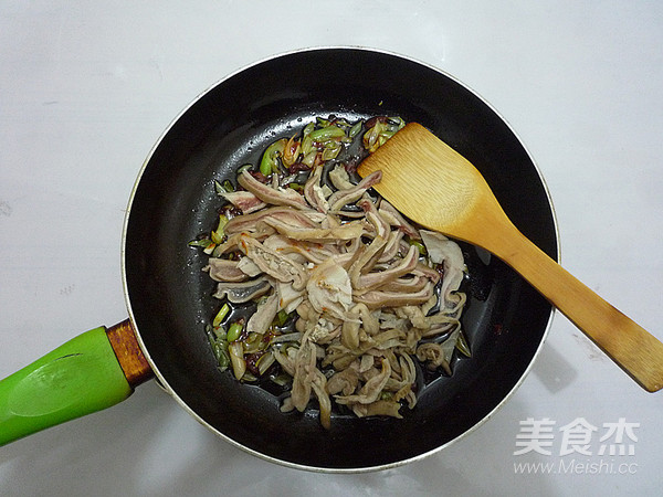 Stir-fried Shredded Tripe with Green Garlic recipe
