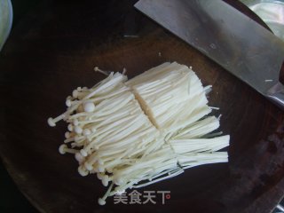 Green Bamboo and Enoki Mushroom Soup recipe