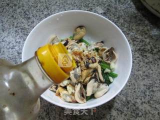 Spinach Mixed with Mussels recipe