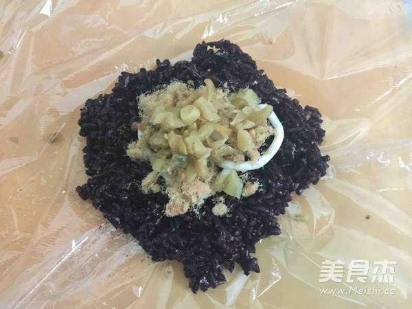 Black Glutinous Rice and Salty Rice Balls recipe