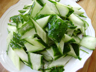 Home Cooking-scrambled Eggs with Cucumber Slices recipe