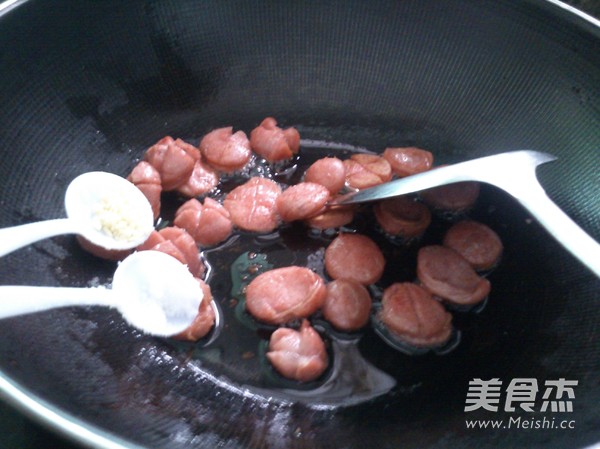 Stir-fried Crispy Sausage with Broccoli recipe