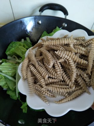 Braised Noodle Rolls with Seafood, Mushroom Milk and Cabbage recipe